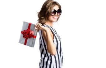 5 Popular Gift Ideas Suited for People of All Age Groups